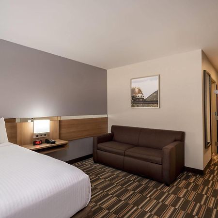 Microtel Inn & Suites By Wyndham Georgetown Lake Exterior photo